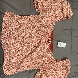 Red and White Floral Puff-Sleeve Top